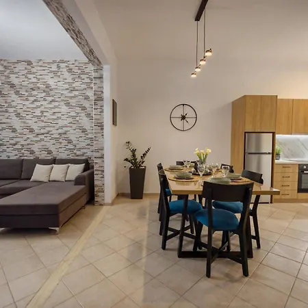 Horizon Studios Apartment Rodakino